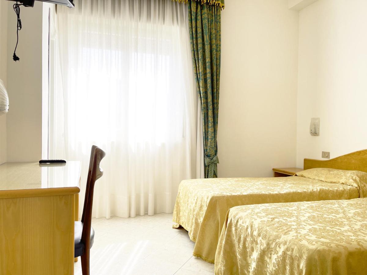 Hotel Reginella Сант-Агата-суи-Дуэ-Гольфи Экстерьер фото
