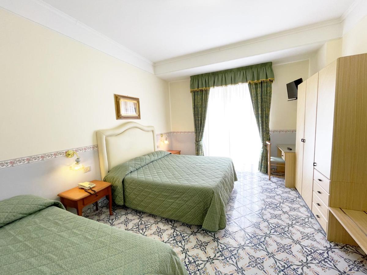 Hotel Reginella Сант-Агата-суи-Дуэ-Гольфи Экстерьер фото