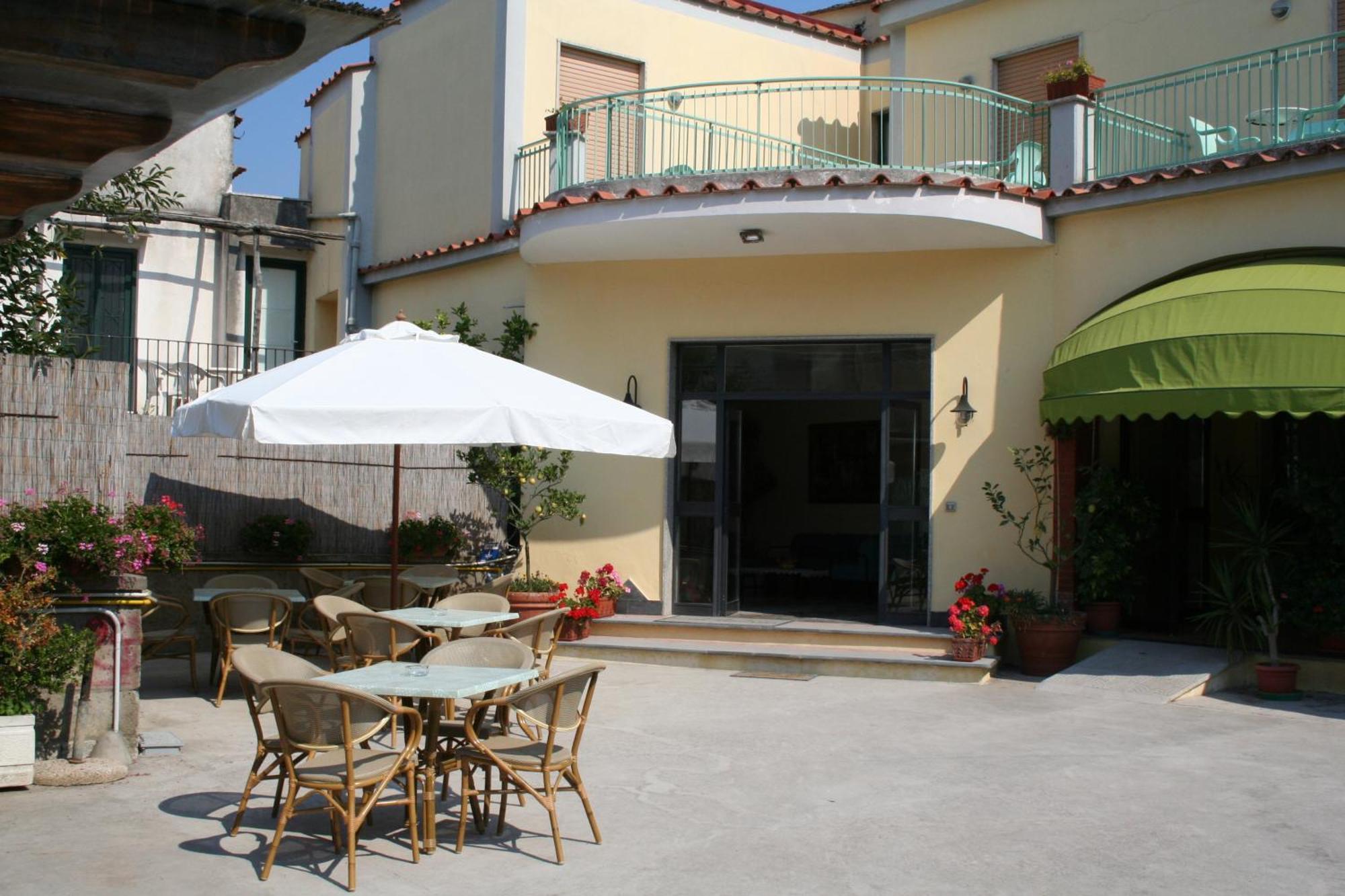 Hotel Reginella Сант-Агата-суи-Дуэ-Гольфи Экстерьер фото